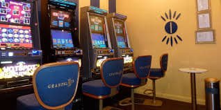 Antarmuka kategori game mitra77 menampilkan sportsbook, live casino, slot, dan esports